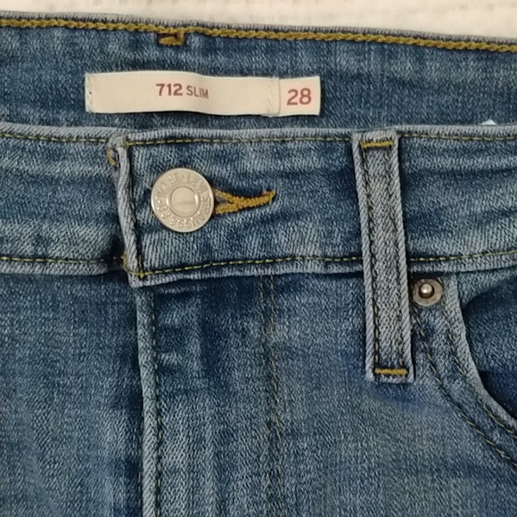 💥5 for $20💥Levi's jean cut off shorts. - Picture 4 of 6